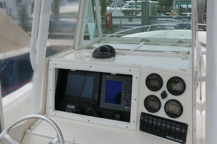 The center console of the 26' Regulator
